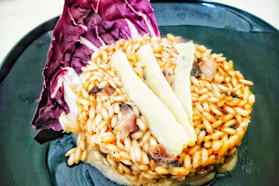 Risotto al radicchio e salsa di pecorino